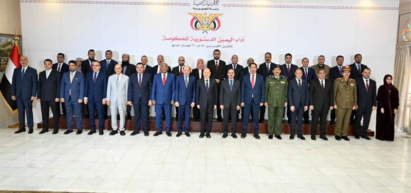 عاجل : الحكومة تصوم في اليمن ..عودة مفاجئة للحكومة إلى عدن.. الزنداني يصل لقيادة مرحلة الحسم الاقتصادي والخدمي