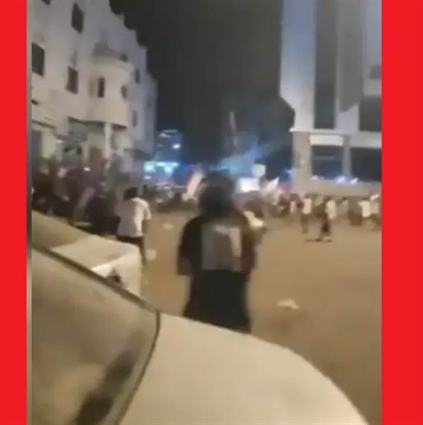 بالفيديو قبل قليل ..محاولة اقتحام قصر معاشيق تهز عدن.. تحركات مشبوهة تستهدف الحكومة وإشعال الفوضى في العاصمة المؤقتة