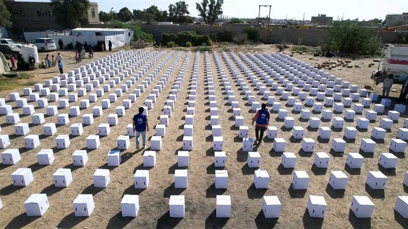 600 سلة غذائية للنازحين.. مشروع إنساني يستهدف 300 أسرة في مخيمات مأرب