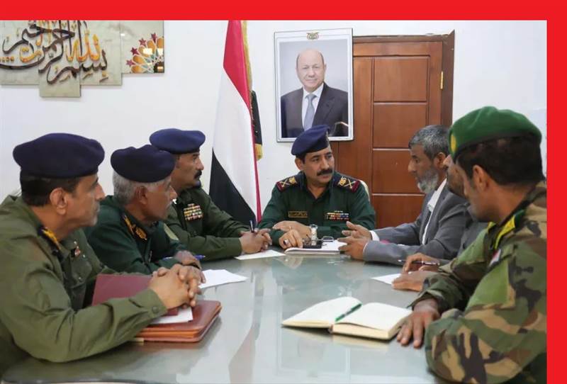 ظهور مثير للجدل داخل اجتماع حكومي.. ارتداء جلال الربيعي “علم الجنوب” ويسقط علم اليمن يفجر موجة غضب في عدن