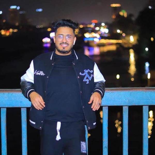 توقيف مفاجئ لفنان يمني في مطار عدن.. “تشابه أسماء” يضعه في موقف قانوني معقد