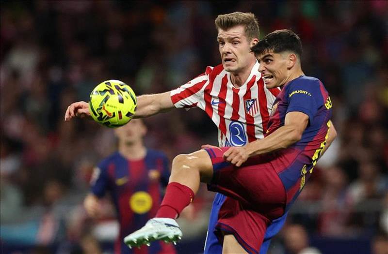 أتلتيكو مدريد يسقط برشلونة بثنائية نظيفة في ذهاب ربع النهائي