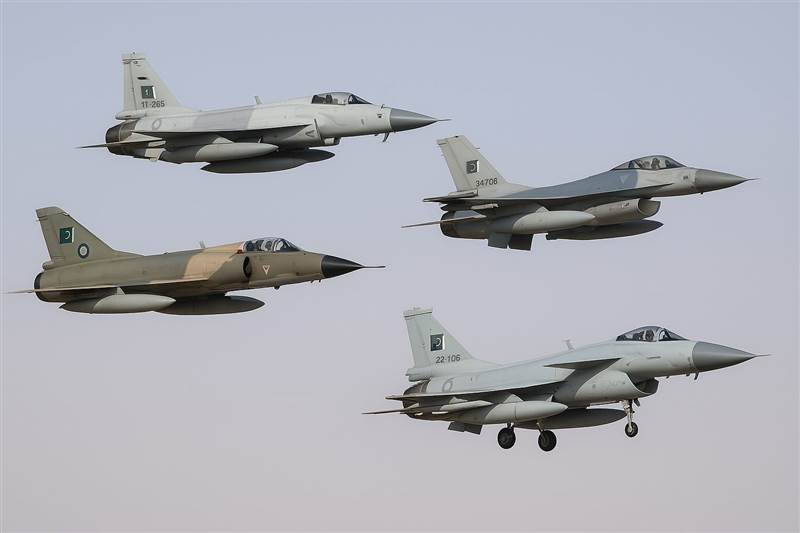 صحيفة باكستانية : قوة عسكرية باكستانية تصل السعودية  تتضمن طائرات مقاتلة ...ماهي مهامها ؟