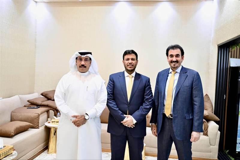 لقاء ودي يجمع الدكتور عبدالله العليمي وهاني البيض لبحث دعم الحوار الجنوبي