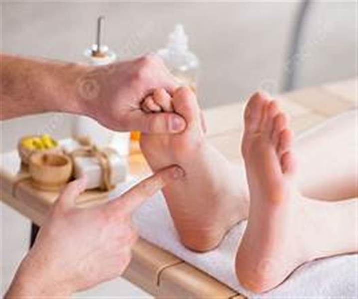 برودة القدمين حتى في الدفء.. مؤشرات صحية قد لا تتوقعها!