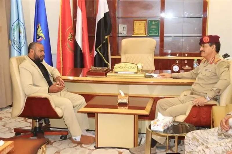 اجتماع عسكري رفيع في عدن.. وزير الدفاع ومحافظ الضالع يبحثان تطورات الجبهات وتعزيز التنسيق الميداني