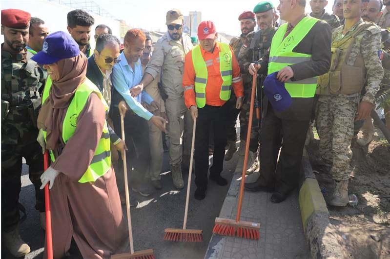 تعز تستعيد بريقها في أول يوم للمدير الجديد لصندوق النظافة.. إشادة واسعة وآمال بالاستمرار