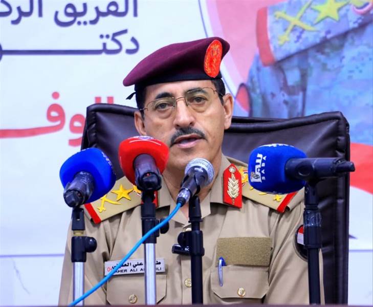 وزير سابق يشيد بإصلاحات العقيلي في الجيش: “بصمة العين” خطوة مفصلية لإنهاء الازدواج الوظيفي