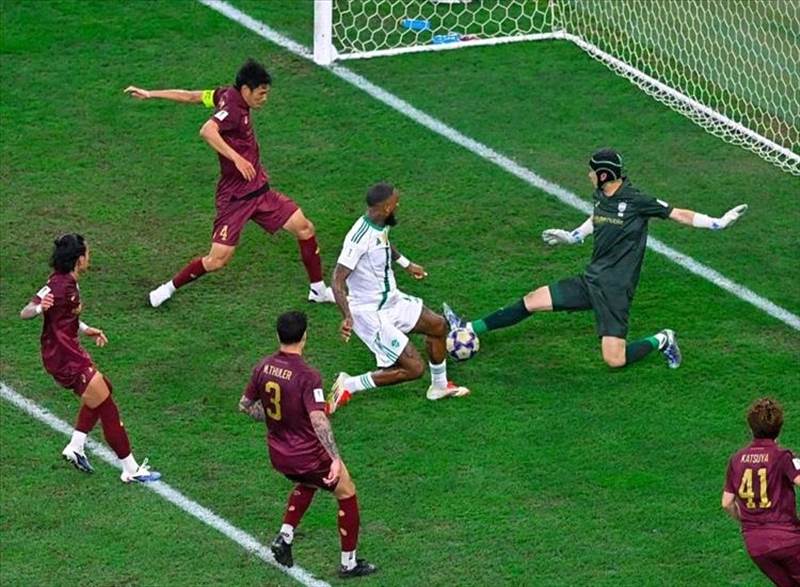 الأهلي السعودي يبلغ نهائي دوري أبطال آسيا للنخبة بعد فوز مثير على فيسيل كوبي