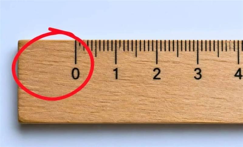 لماذا توجد مسافة صغيرة قبل “الصفر” في المسطرة؟.. تفصيل هندسي دقيق حيّر الملايين