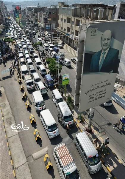 سائقو تعز يحتجون على أزمة الغاز ويهددون بإضراب شامل