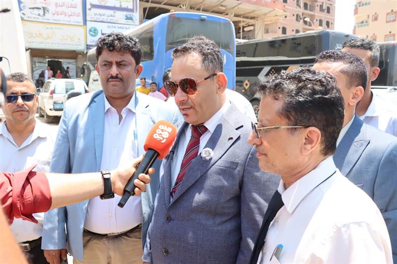 هيئة النقل البري تدشّن أولى رحلات الحجاج برًا من عدن إلى الأراضي المقدسة عبر منفذ الوديعة