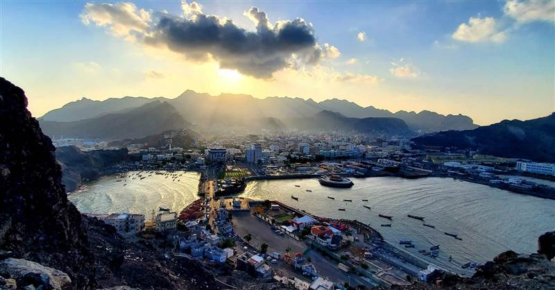 استكمال تسليم إدارة ضرائب عدن بعد إنهاء الخلاف الإداري