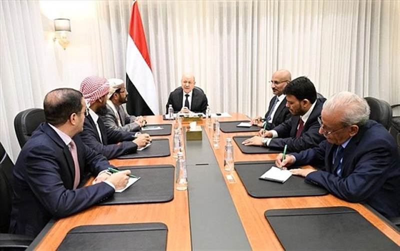 رئيس مجلس القيادة: الرحلة الإيرانية إلى صنعاء نقلت خبراء عسكريين ومعدات متطورة لتعزيز قدرات الحوثيين