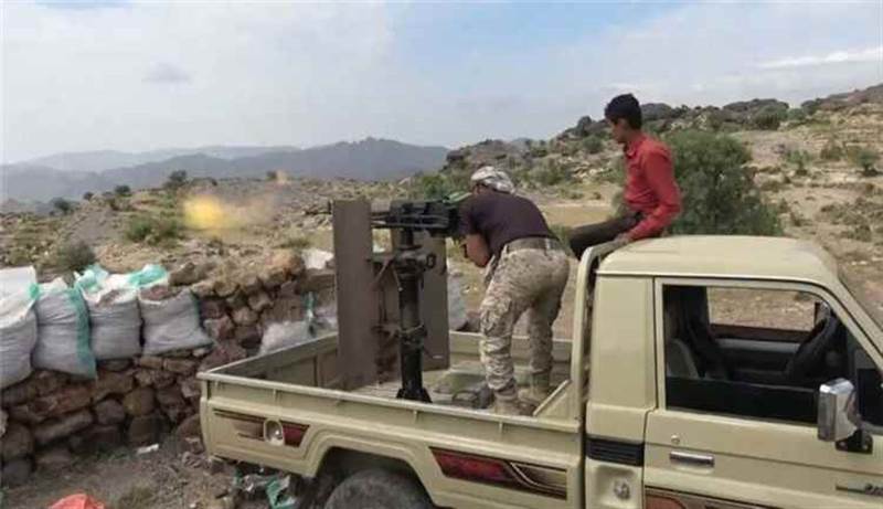 انفجارات تهز مواقع الحوثيين في الوازعية بعد قصف مدفعي من جبهة الأغبرة